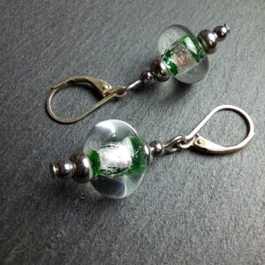 QUENTIN VALENTIN, BOUCLES D’OREILLES CRISTAL DE MURANO FEUILLE ARGENT 999 1000 VERT EMERAUDE ; 2