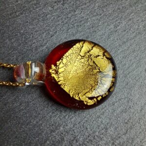 QUENTIN VALENTIN, COLLIER PENDENTIF CRISTAL DE MURANO FEUILLE OR 24 CARATS ROUGE ; 2