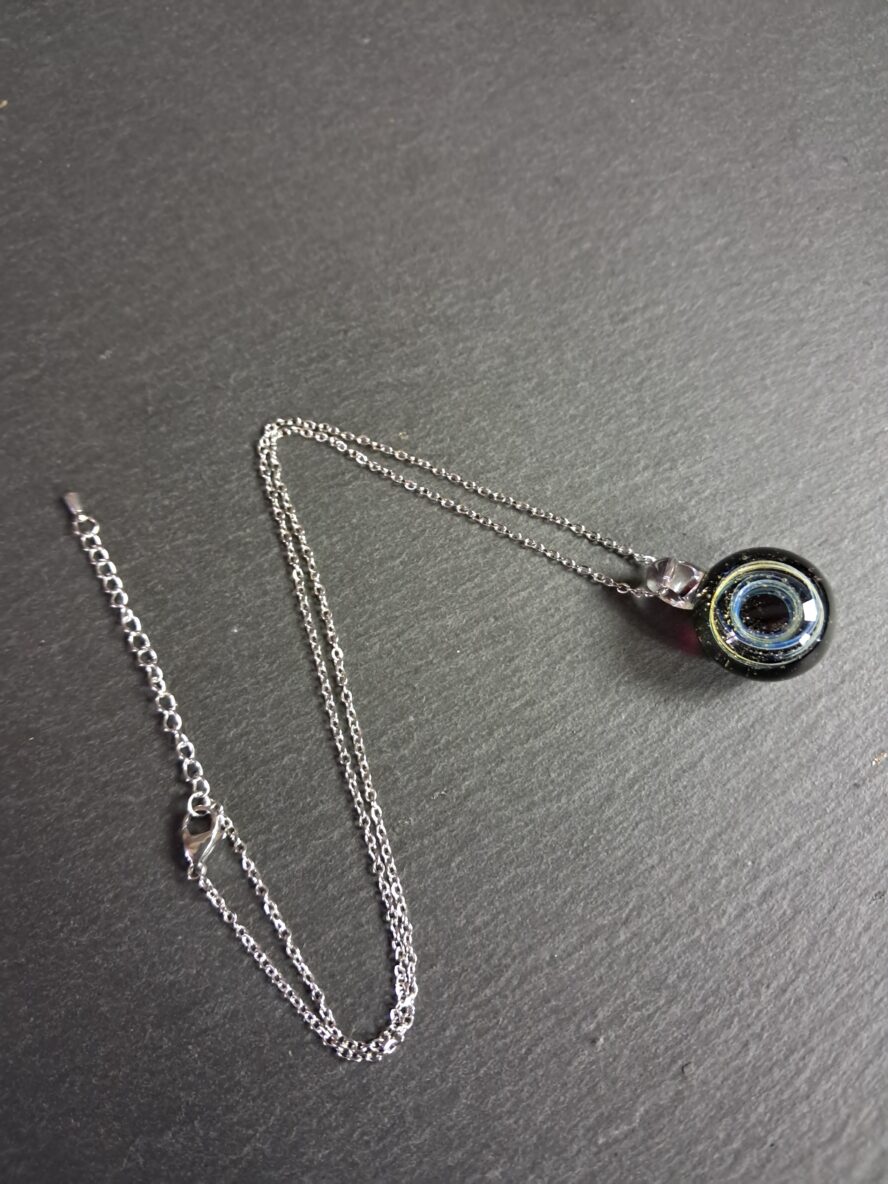 QUENTIN VALENTIN, COLLIER PENDENTIF GALAXIE POUSSIERE D’ETOILES CRISTAL DE MURANO FEUILLE ARGENT 999 1000 ; 1