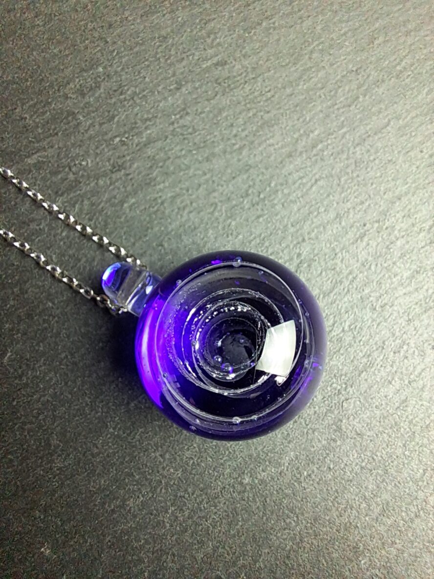 QUENTIN VALENTIN, COLLIER PENDENTIF GALAXIE TROU BLEU CRISTAL DE MURANO FEUILLE ARGENT 999 1000 ; 3