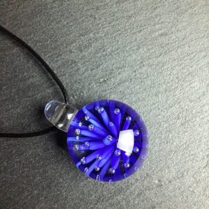 QUENTIN VALENTIN, COLLIER PENDENTIF IMPLOSION ANEMONE CRISTAL DE MURANO BLEU COBALT ; 2