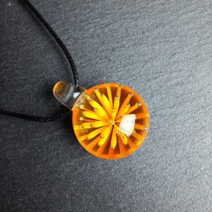 QUENTIN VALENTIN, COLLIER PENDENTIF IMPLOSION ANEMONE CRISTAL DE MURANO ORANGE ; 3