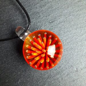 QUENTIN VALENTIN, COLLIER PENDENTIF IMPLOSION ANEMONE CRISTAL DE MURANO ROUGE ; 3