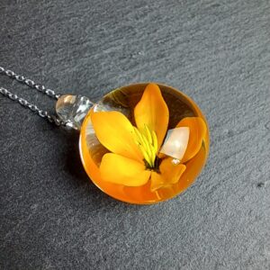 QUENTIN VALENTIN, COLLIER PENDENTIF IMPLOSION FLEUR 5 PETALES CRISTAL DE MURANO ORANGE ; 2