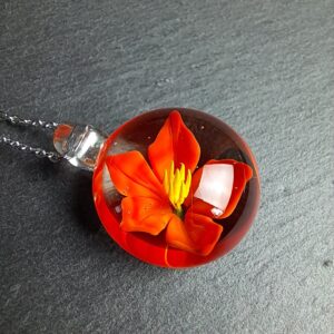 QUENTIN VALENTIN, COLLIER PENDENTIF IMPLOSION FLEUR 5 PETALES CRISTAL DE MURANO ROUGE ; 2
