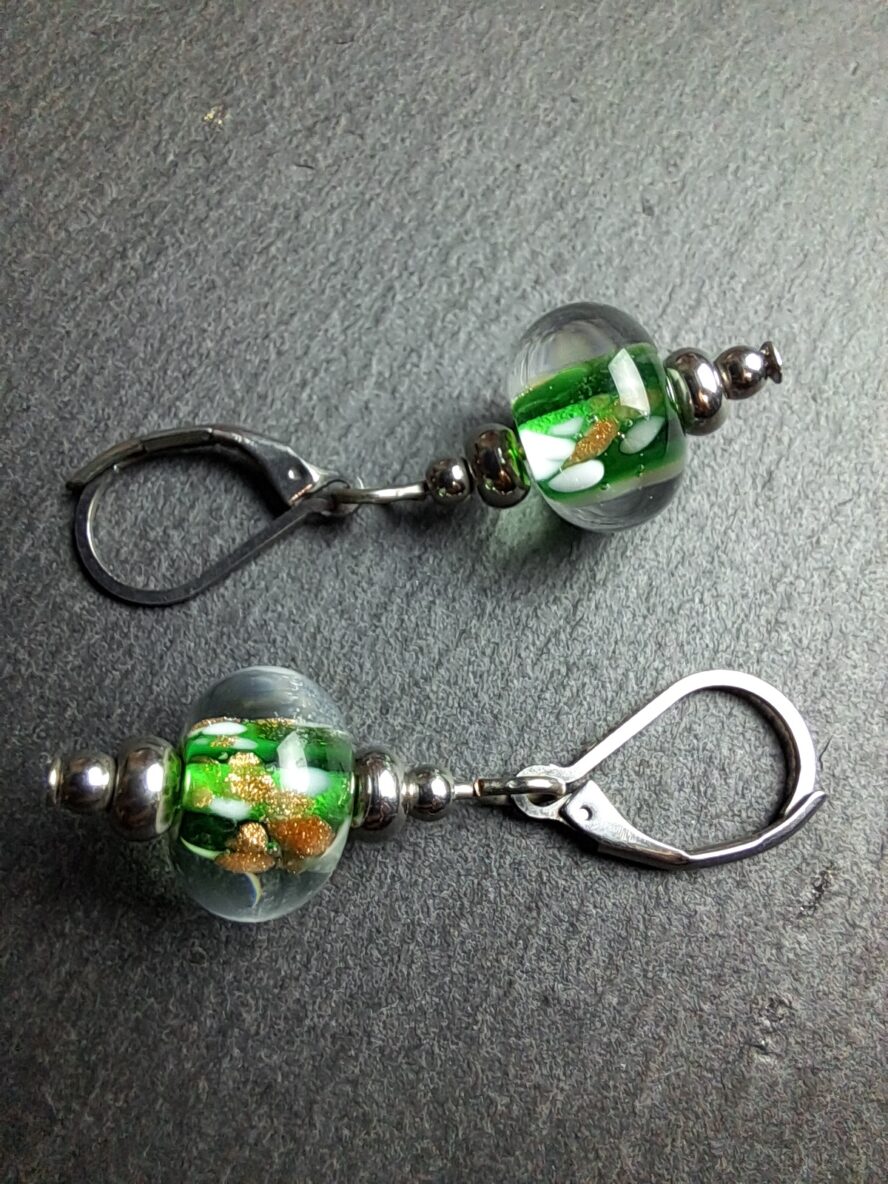 QUENTIN VALENTIN, BOUCLES D’OREILLES CRISTAL DE MURANO AVENTURINE VERT EMERAUDE ; 2