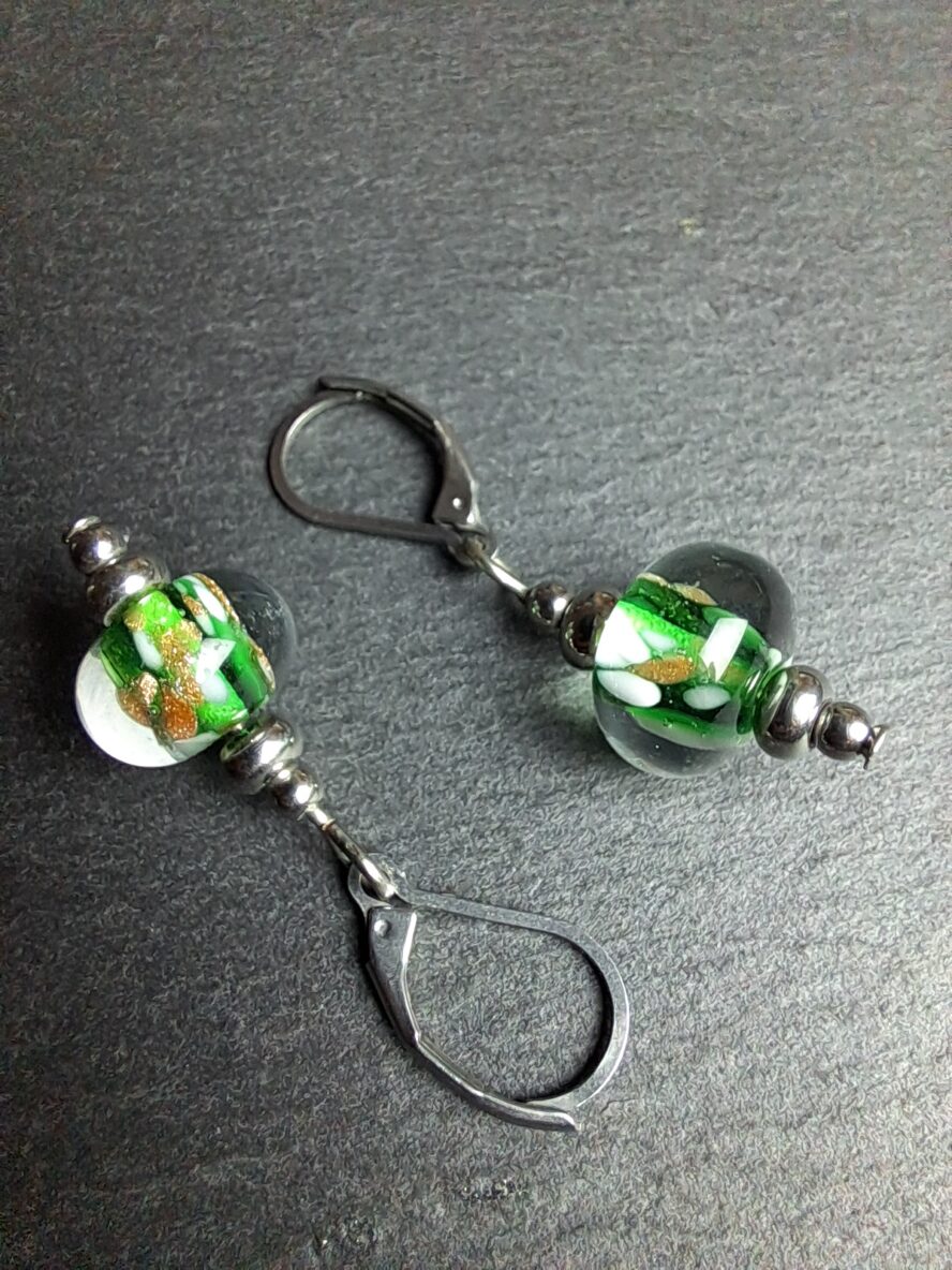 QUENTIN VALENTIN, BOUCLES D’OREILLES CRISTAL DE MURANO AVENTURINE VERT EMERAUDE ; 3