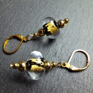 QUENTIN VALENTIN, BOUCLES D’OREILLES CRISTAL DE MURANO FEUILLE OR 24 CARATS NOIR ; 2