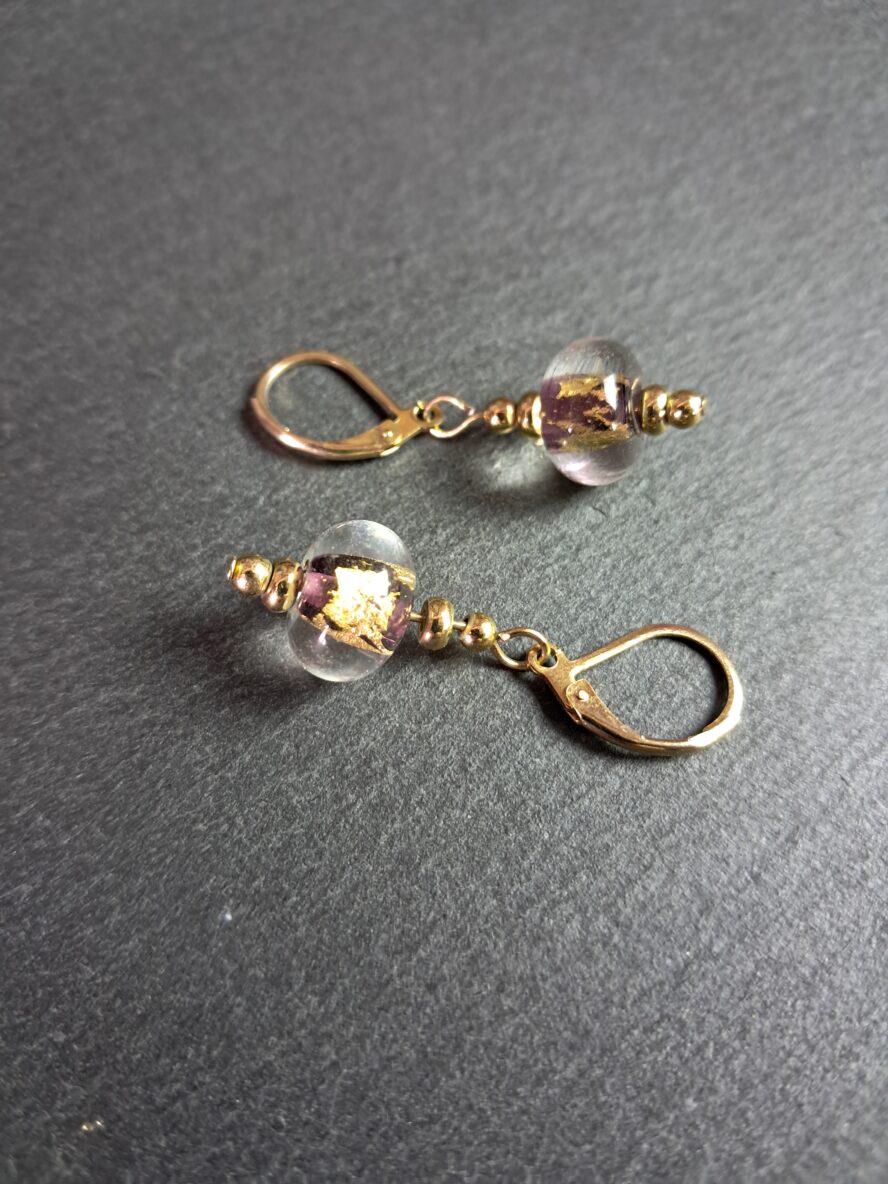 QUENTIN VALENTIN, BOUCLES D’OREILLES CRISTAL DE MURANO FEUILLE OR 24 CARATS ROSE ; 1