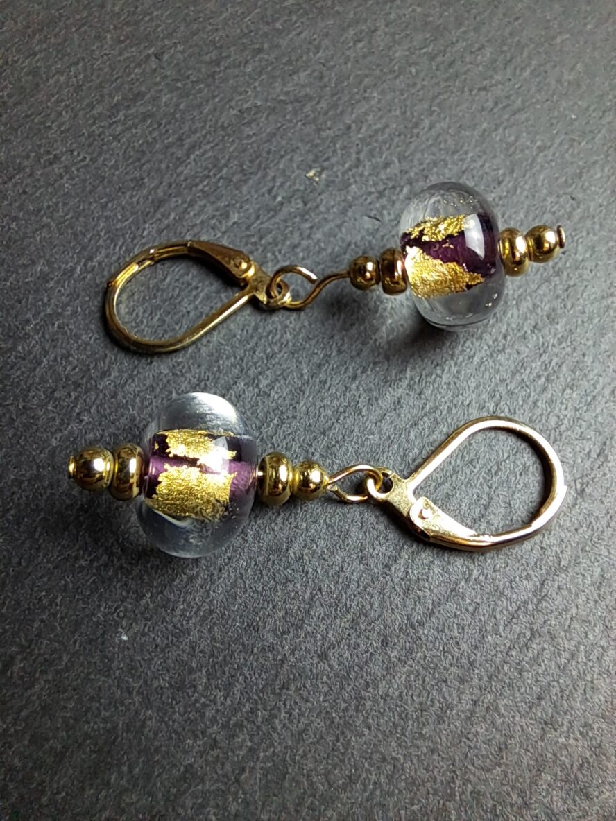 QUENTIN VALENTIN, BOUCLES D’OREILLES CRISTAL DE MURANO FEUILLE OR 24 CARATS ROSE ; 2