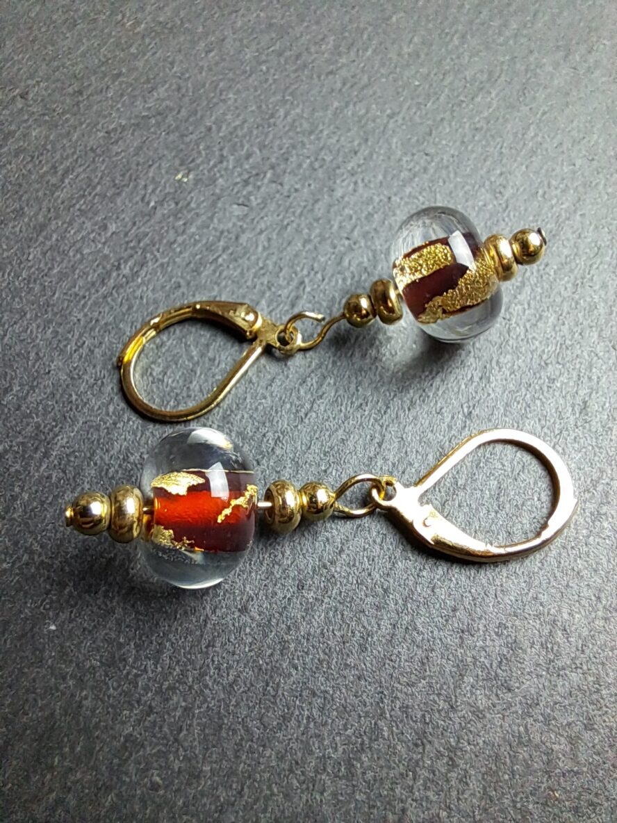 QUENTIN VALENTIN, BOUCLES D’OREILLES CRISTAL DE MURANO FEUILLE OR 24 CARATS ROUGE ; 2