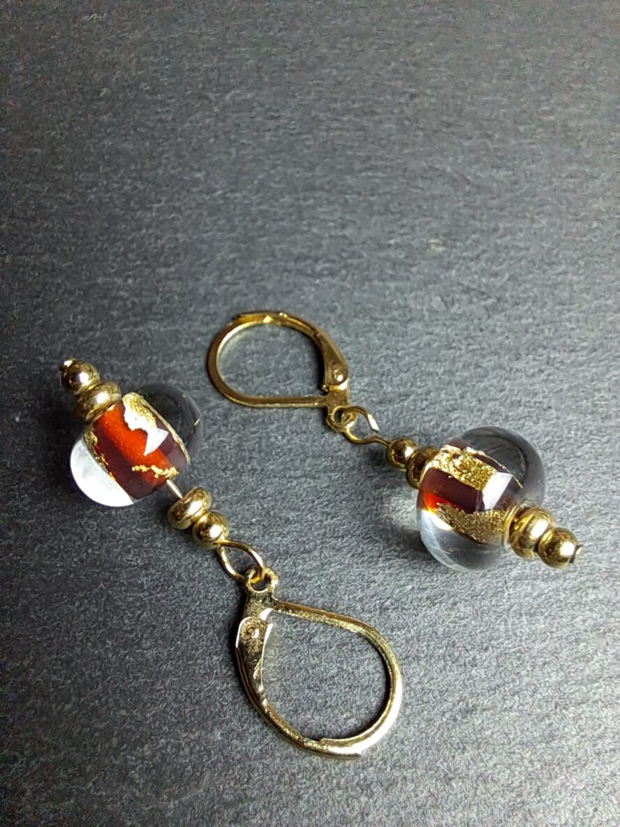 QUENTIN VALENTIN, BOUCLES D’OREILLES CRISTAL DE MURANO FEUILLE OR 24 CARATS ROUGE ; 3