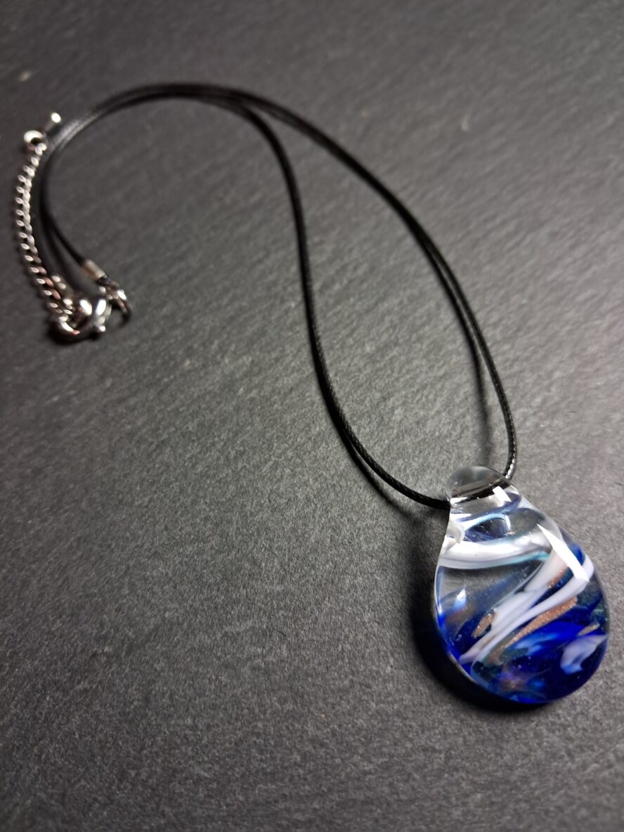 Aventurine, Pendentif Aquarium, Bleu Cobalt. - QUENTIN VALENTIN, COLLIER PENDENTIF AQUARIUM CRISTAL DE MURANO AVENTURINE BLEU COBALT ; 1