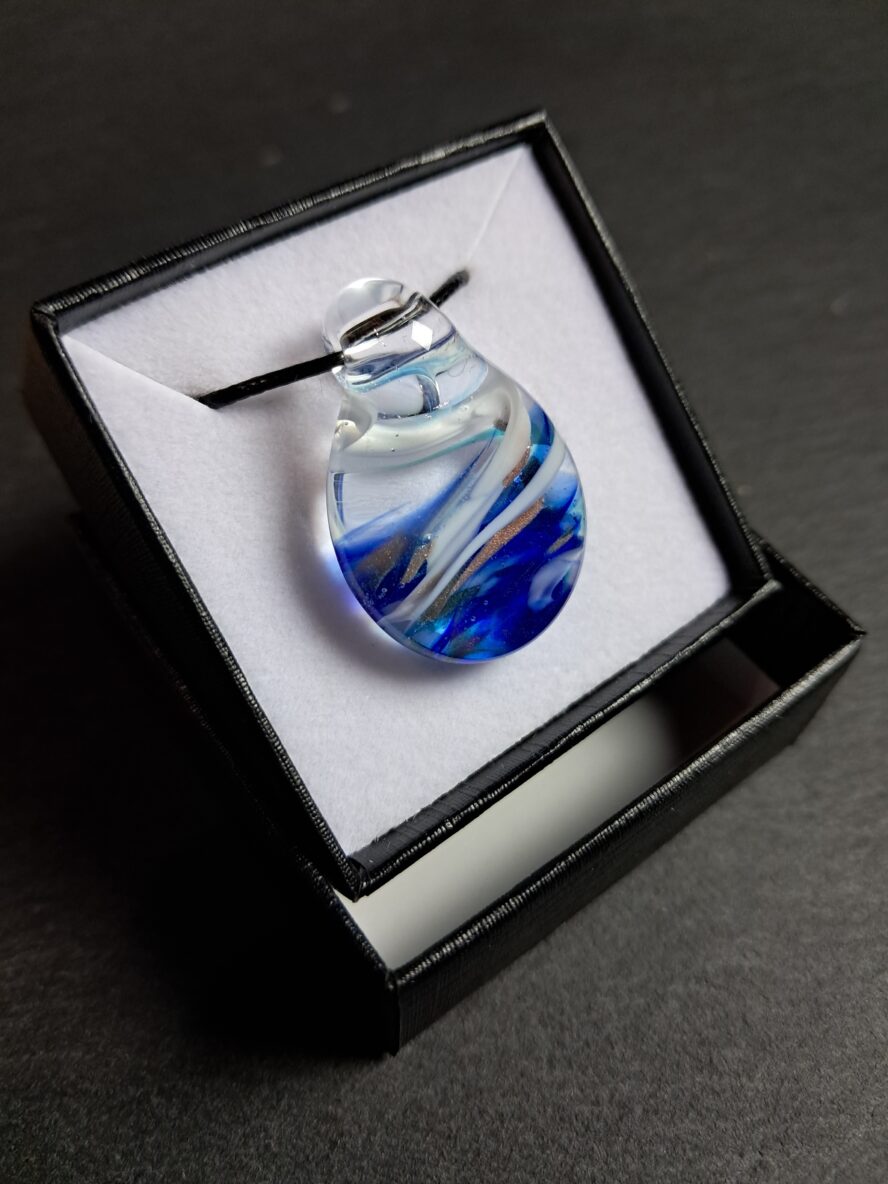 Aventurine, Pendentif Aquarium, Bleu Cobalt. - QUENTIN VALENTIN, COLLIER PENDENTIF AQUARIUM CRISTAL DE MURANO AVENTURINE BLEU COBALT ; 4