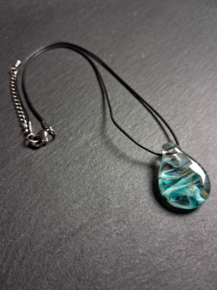 Aventurine, Pendentif Aquarium, Bleu-Vert. - QUENTIN VALENTIN, COLLIER PENDENTIF AQUARIUM CRISTAL DE MURANO AVENTURINE BLEU VERT ; 1