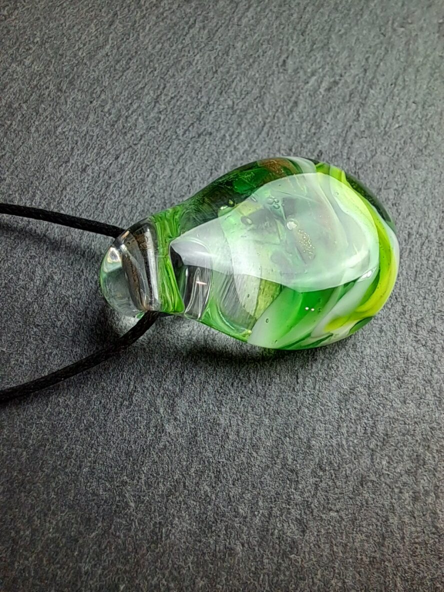 QUENTIN VALENTIN, COLLIER PENDENTIF AQUARIUM CRISTAL DE MURANO AVENTURINE VERT ; 2