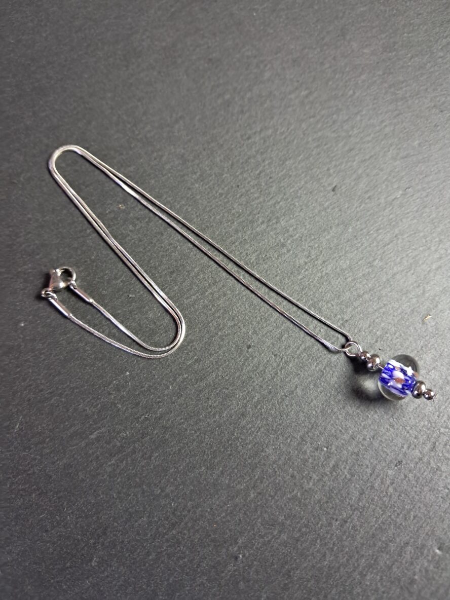 QUENTIN VALENTIN, COLLIER PENDENTIF PERLE CRISTAL DE MURANO AVENTURINE BLEU COBALT ; 1