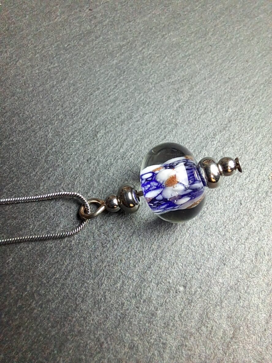 QUENTIN VALENTIN, COLLIER PENDENTIF PERLE CRISTAL DE MURANO AVENTURINE BLEU COBALT ; 2