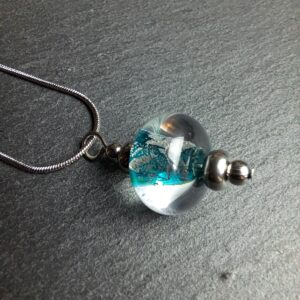 QUENTIN VALENTIN, COLLIER PENDENTIF PERLE CRISTAL DE MURANO FEUILLE ARGENT 999 1000 BLEU VERT ; 3