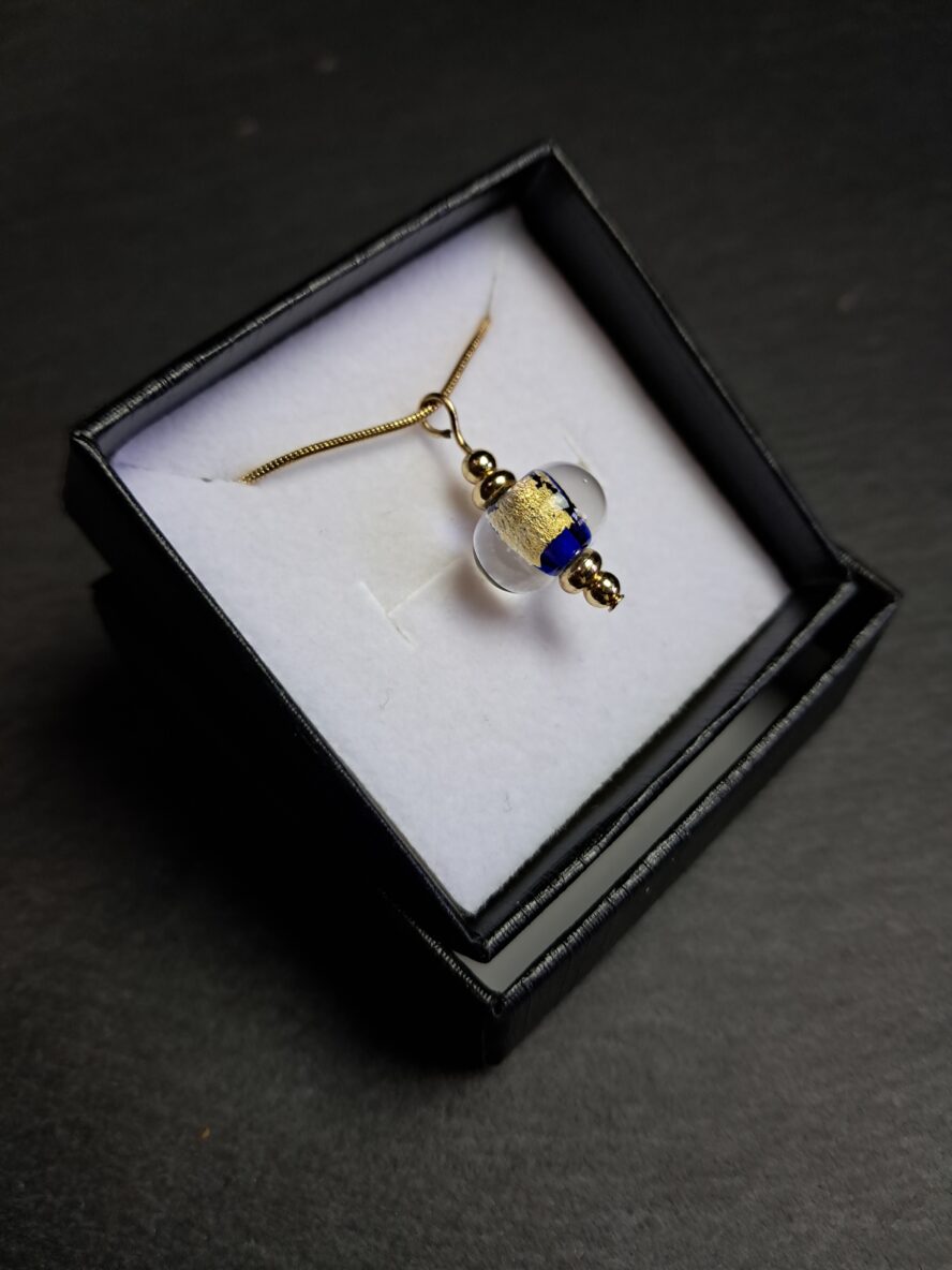Lumière Dorée, Collier Perle, Bleu Cobalt. - QUENTIN VALENTIN, COLLIER PENDENTIF PERLE CRISTAL DE MURANO FEUILLE OR 24 CARATS BLEU COBALT ; 4