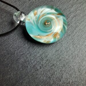 QUENTIN VALENTIN, COLLIER PENDENTIF SPIRALE CRISTAL DE MURANO AVENTURINE BLEU-VERT ; 2